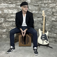 guitarra parra chris bihuniak in his Kansas City basement